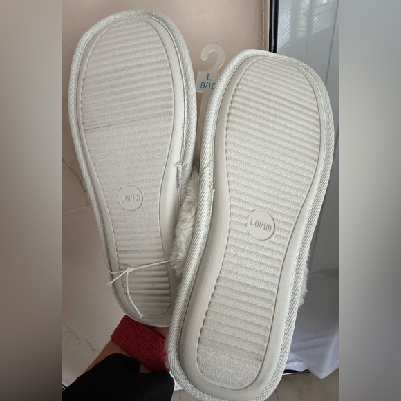 Auden Brand Silver Sequin Fur-Lined Women's Slippers Size Large (9-10), NWT - Picture 2 of 6